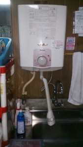 湯沸し器　千種区施工前